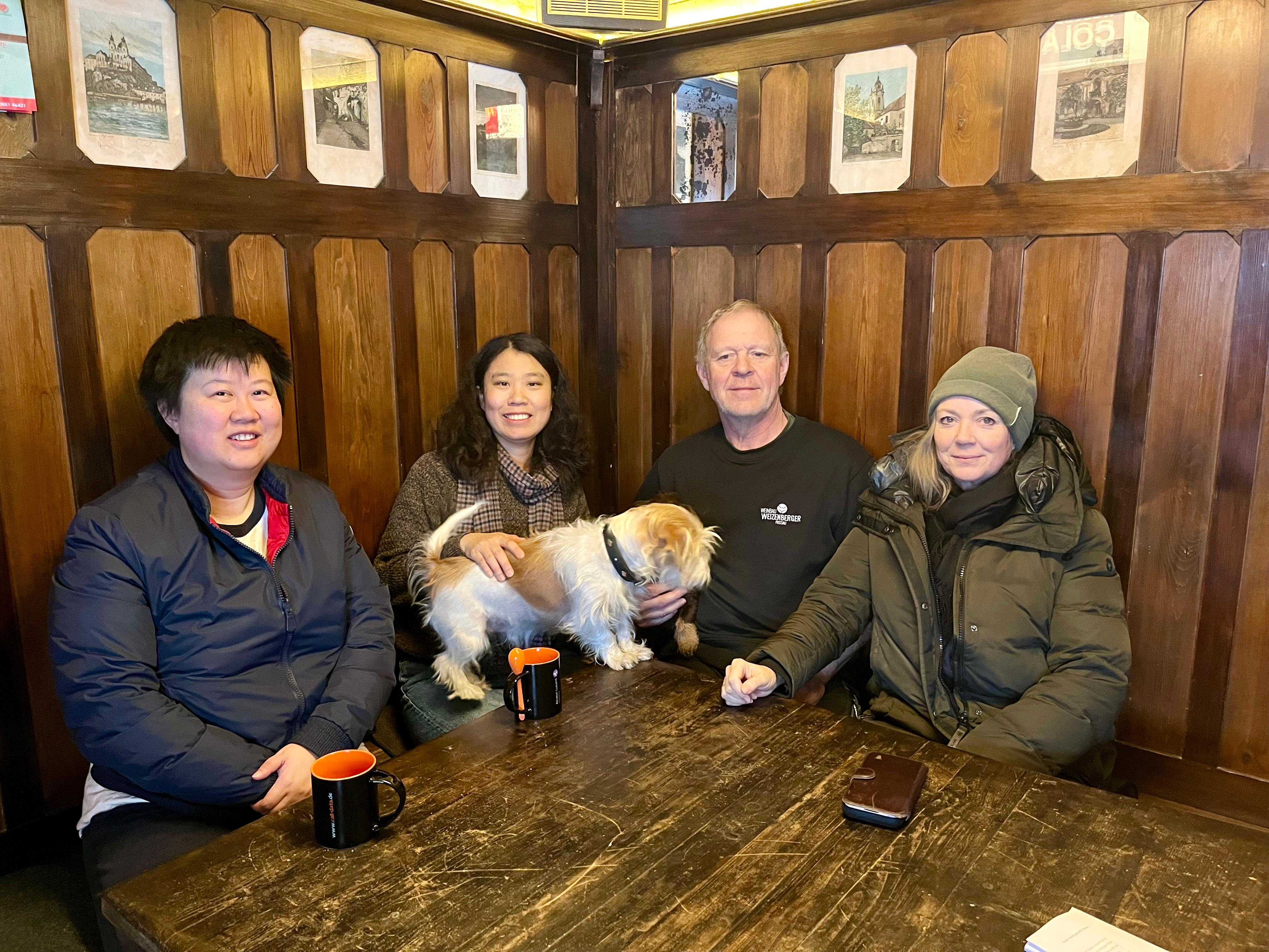 Jia Fu und Xinke Liu (Tushi) mit Hubert und Eva Weizenberger