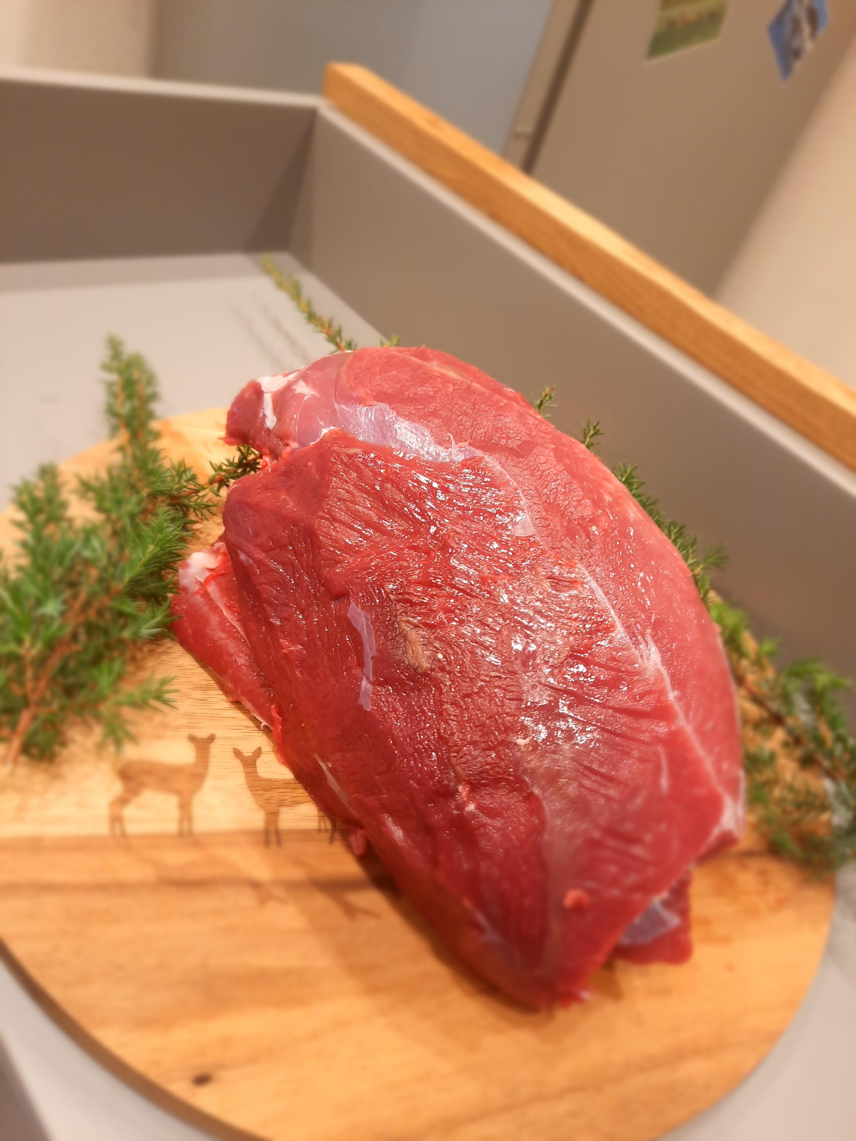 Junghirsch-Braten