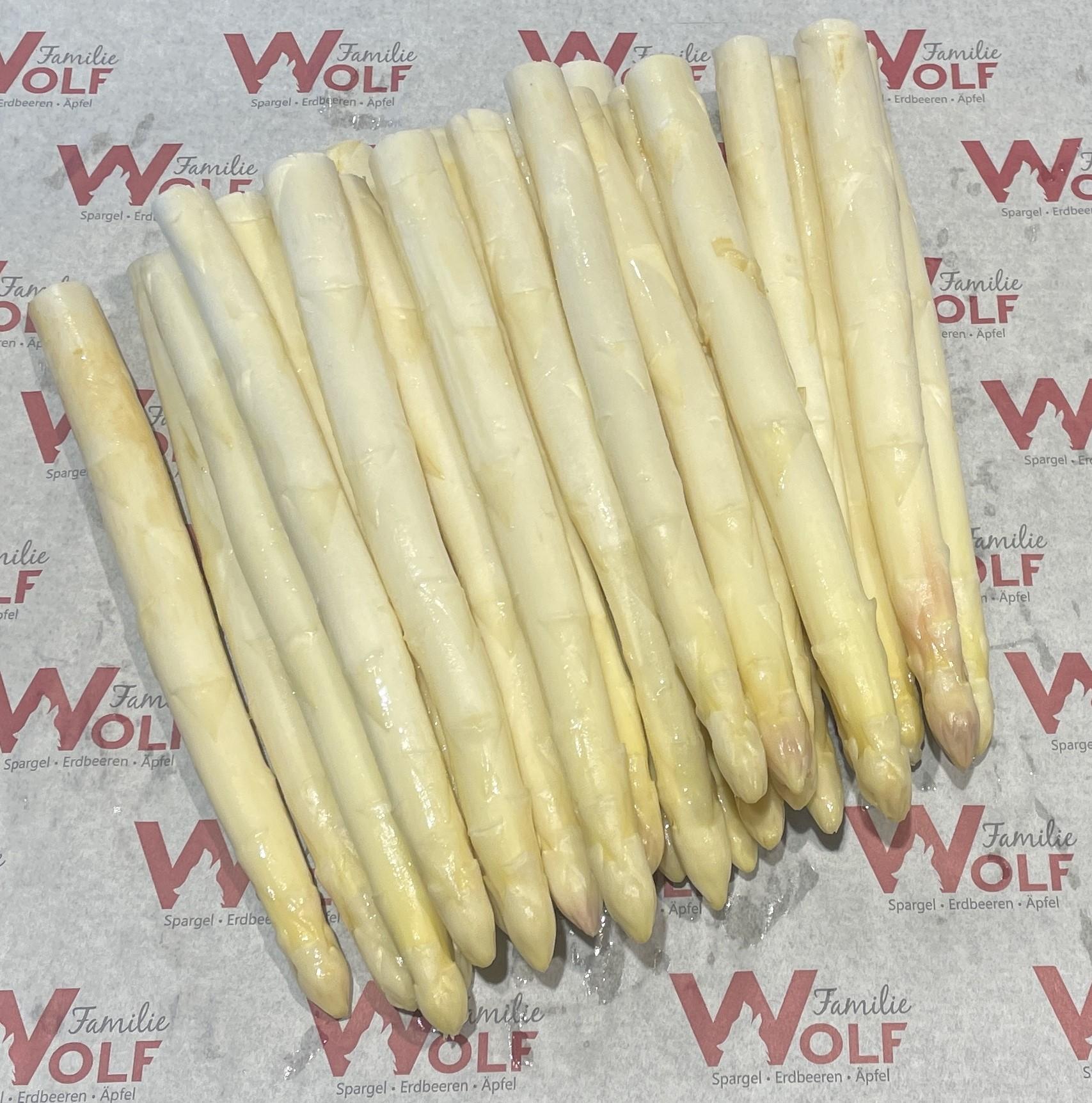Familie Wolf - Spargel, Erdbeeren, Äpfel