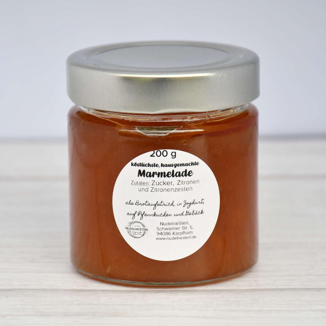 Eine kleine, aber feine Auswahl an Fruchtaufstrichen = Konfitüren und Marmeladen