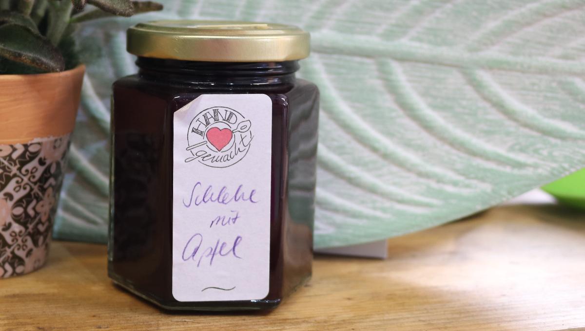 Schlehe mit Apfel Schlehe mit Apfel